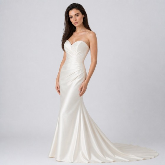 Women's Ivory Strapless Sweetheart Bridal Gift Gown